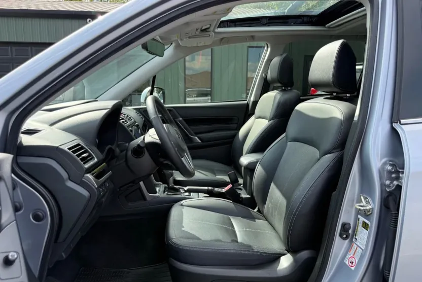 2017 Subaru Forester 2.5i Touring Sport photo 1