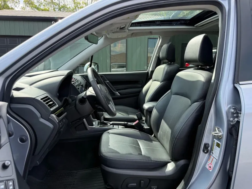 2017 Subaru Forester 2.5i Touring Sport photo 1