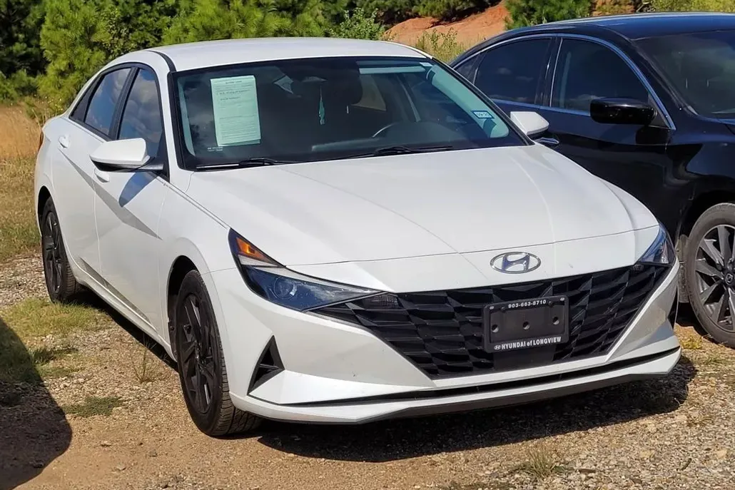 2021 Hyundai Elantra SEL Convenience photo 1