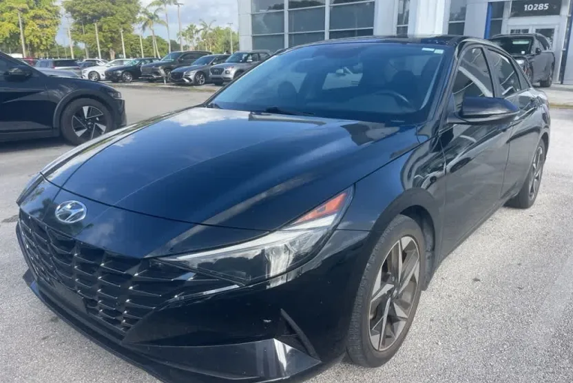 2022 Hyundai Elantra SEL photo 1
