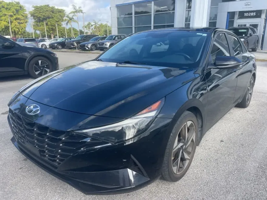 2022 Hyundai Elantra SEL photo 1
