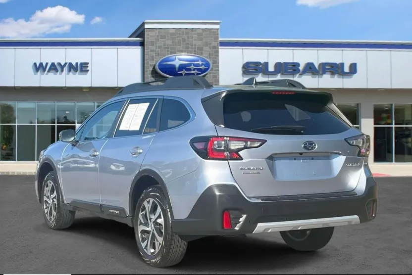 2022 Subaru Outback Limited photo 1
