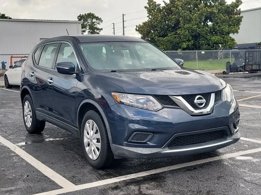 2015 Nissan Rogue S photo 1