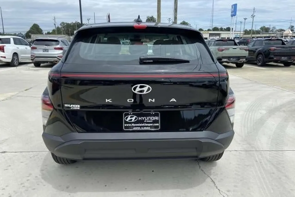 2026 Hyundai Kona SE photo 1