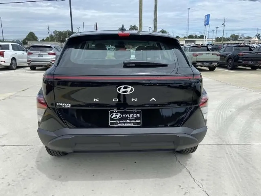 2026 Hyundai Kona SE photo 1