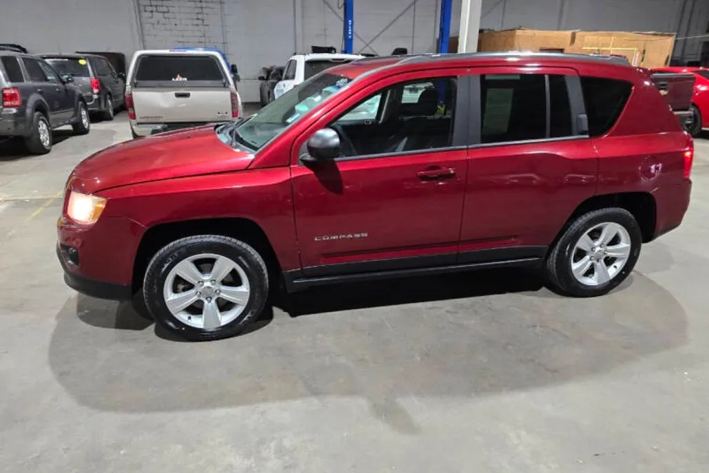 2013 Jeep Compass Sport photo 1