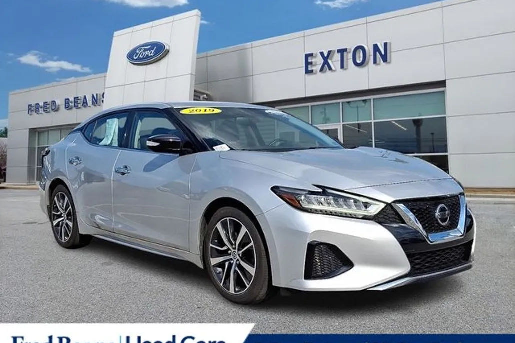 2019 Nissan Maxima SV photo 1