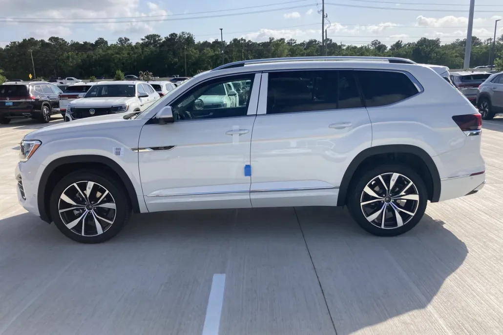 2025 Volkswagen Atlas SEL Premium R-Line photo 1