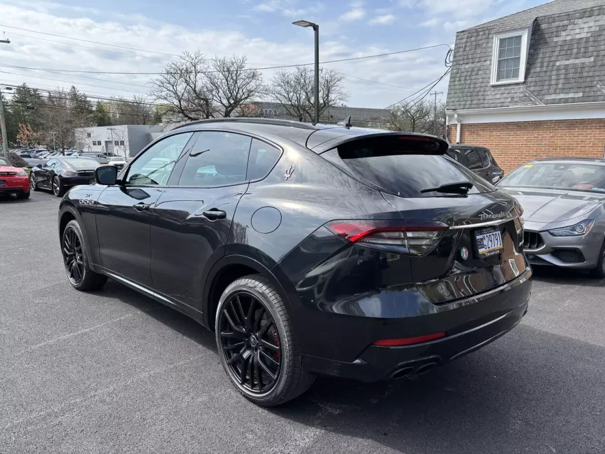 2022 Maserati Levante GT photo 1