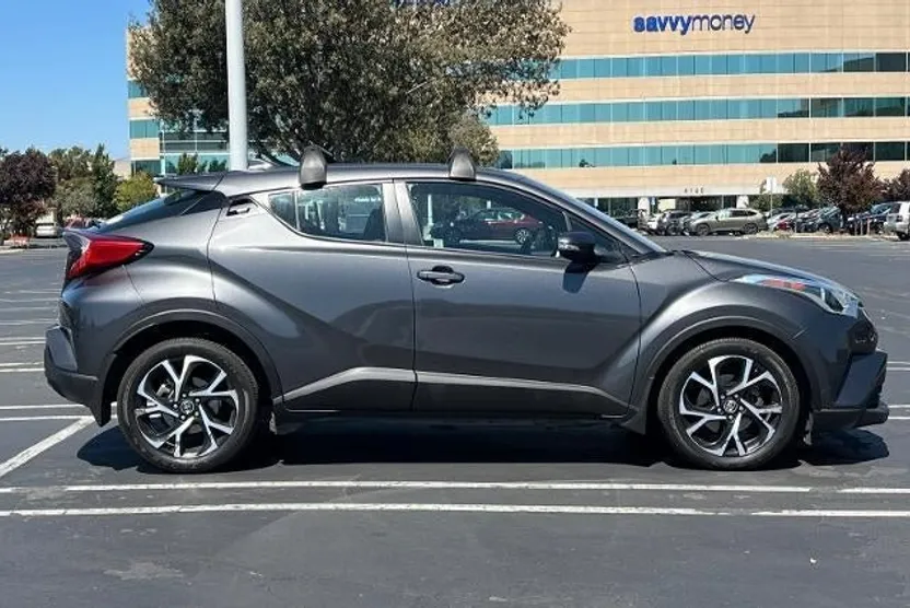 2018 Toyota C-HR XLE Premium photo 1