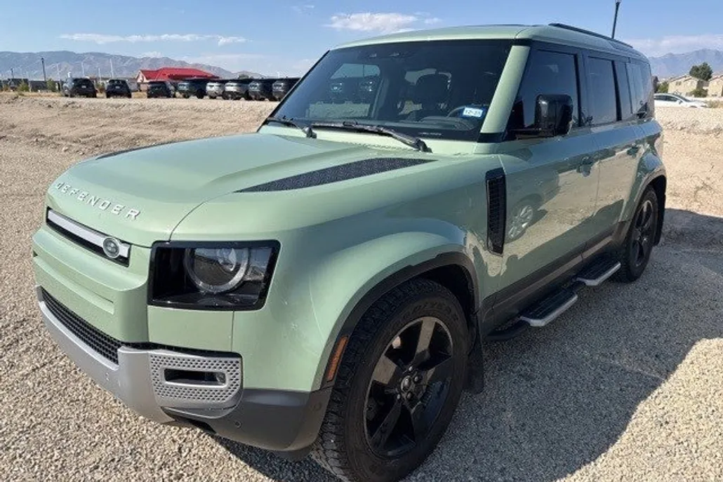 2023 Land Rover Defender 110 photo 1