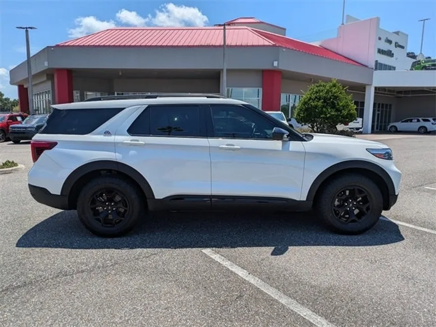 2022 Ford Explorer Timberline photo 1