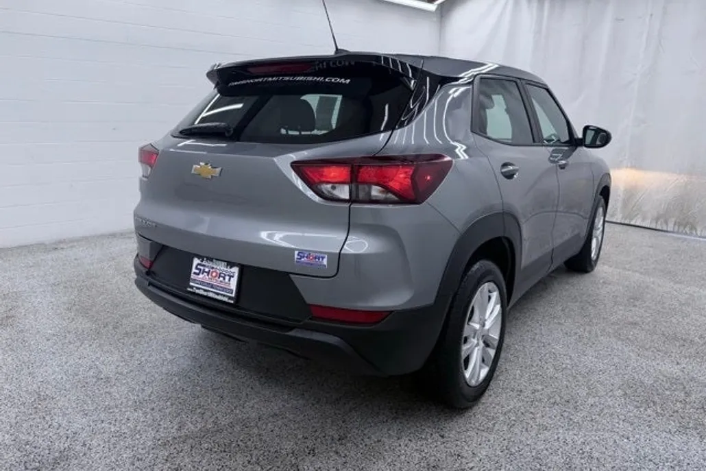 2023 Chevrolet Trailblazer LS photo 1