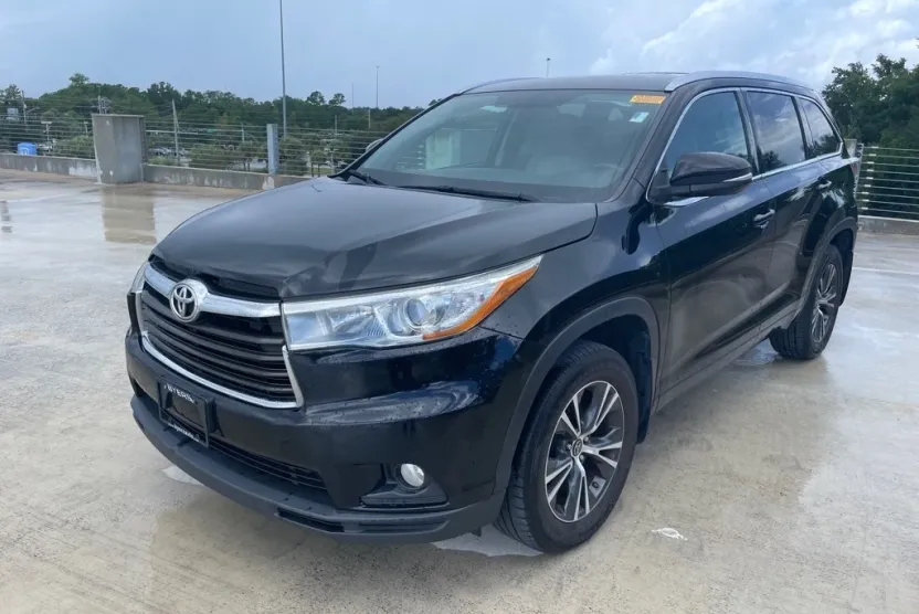 2016 Toyota Highlander XLE photo 1