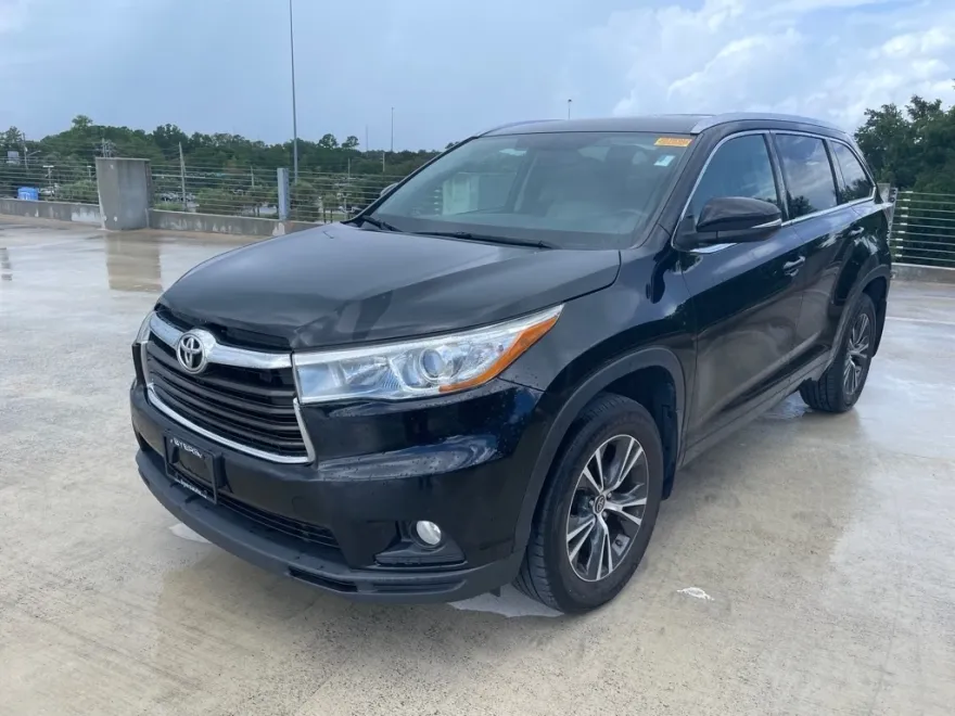 2016 Toyota Highlander XLE photo 1