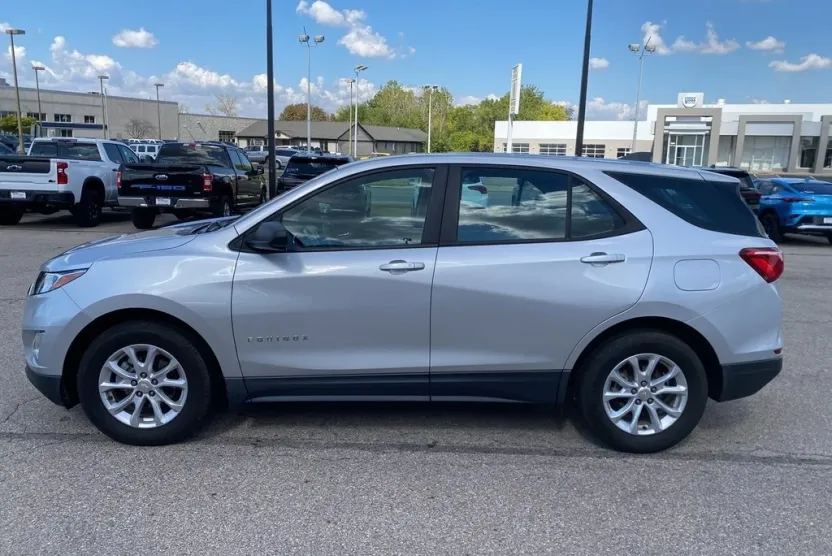 2020 Chevrolet Equinox LS photo 1