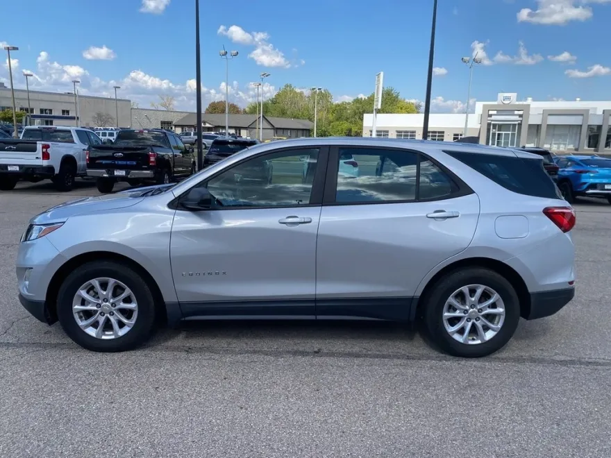 2020 Chevrolet Equinox LS photo 1