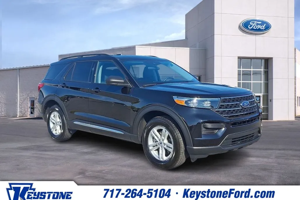 2023 Ford Explorer XLT photo 1