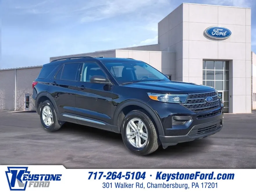 2023 Ford Explorer XLT photo 1