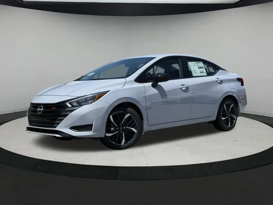 2025 Nissan Versa 1.6 SR photo 1