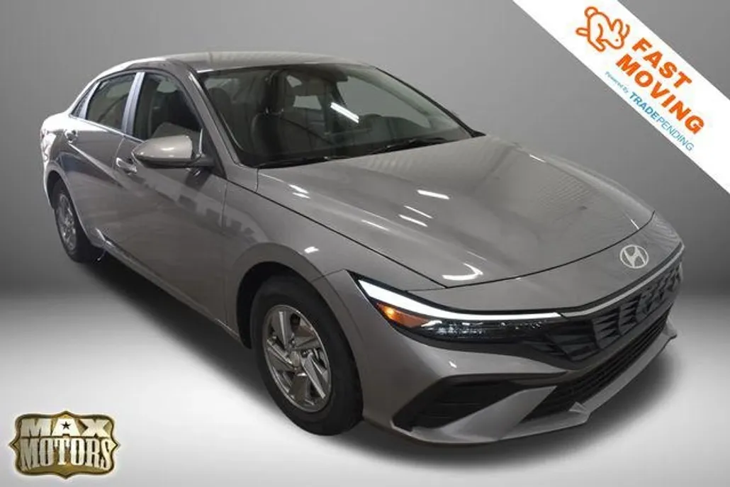 2025 Hyundai Elantra SE photo 1
