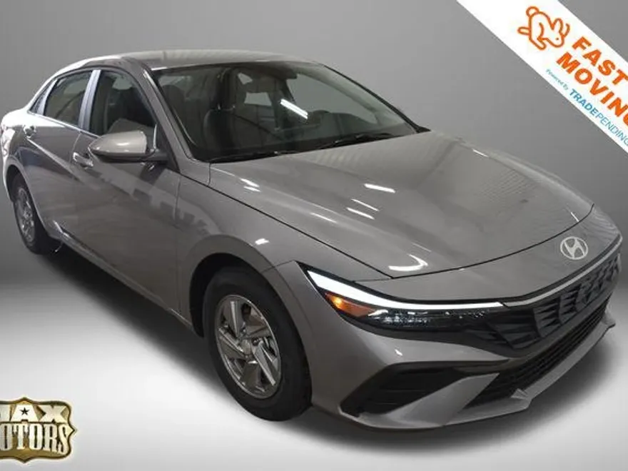 2025 Hyundai Elantra SE photo 1