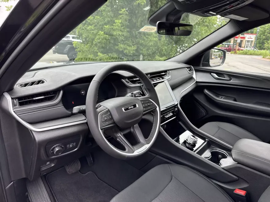2025 Jeep Grand Cherokee Laredo X photo 1