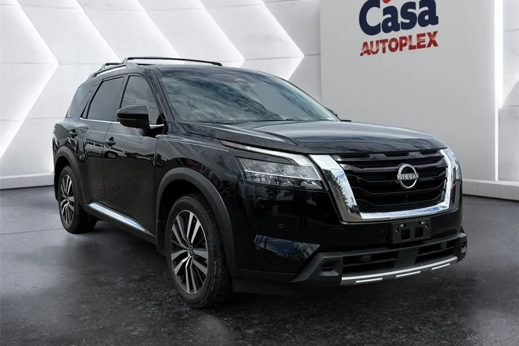2024 Nissan Pathfinder Platinum photo 1