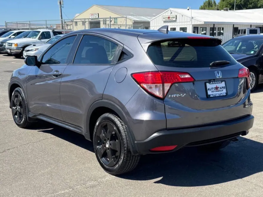 2016 Honda HR-V LX photo 1