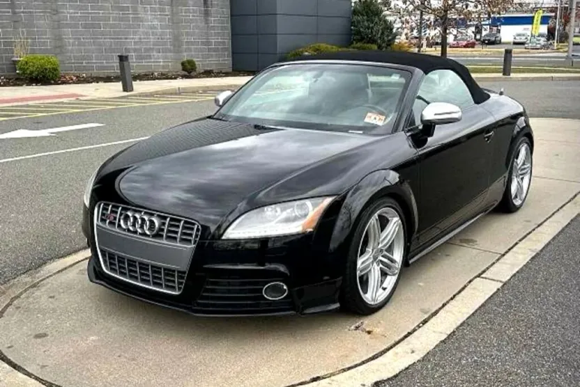 2009 Audi TT 2.0T Roadster S line photo 1