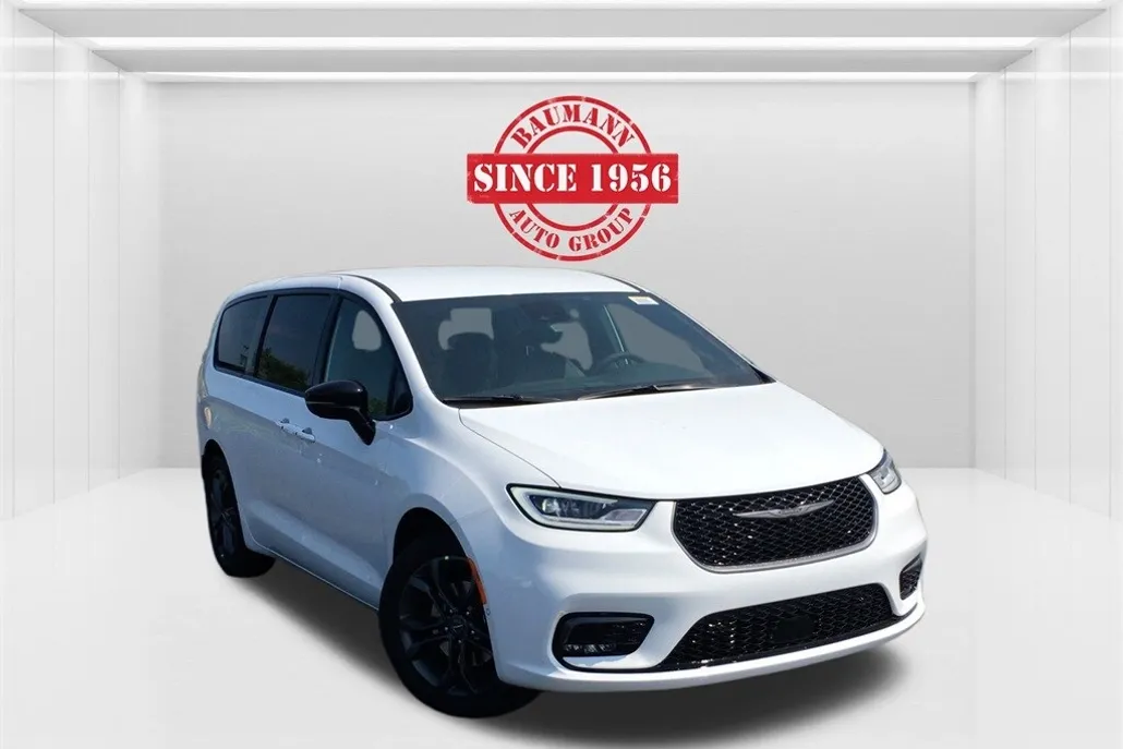 2026 Chrysler Pacifica photo 1