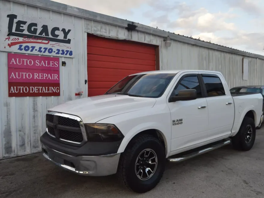 2013 Ram 1500 SLT photo 1