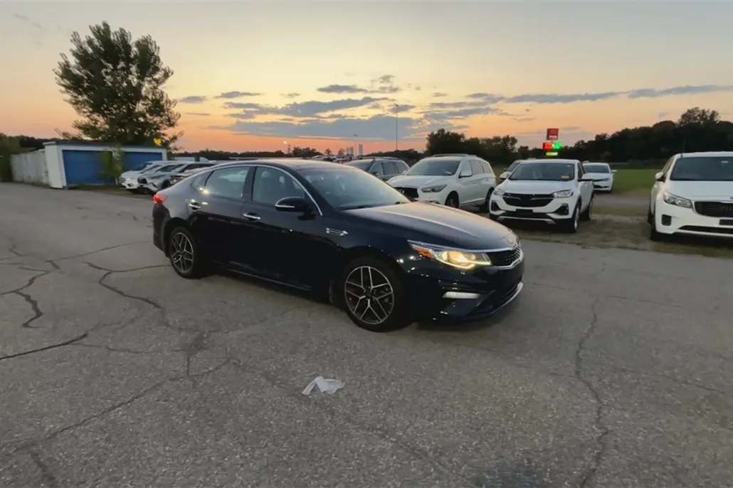 2020 Kia Optima SE photo 1