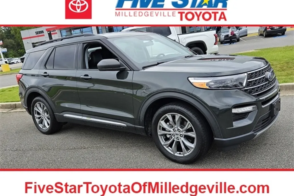 2022 Ford Explorer XLT photo 1