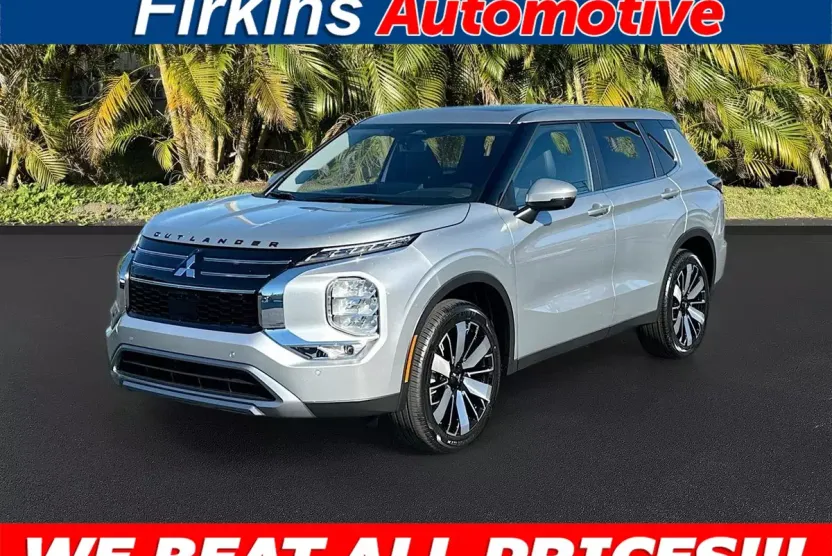 2025 Mitsubishi Outlander SE photo 1
