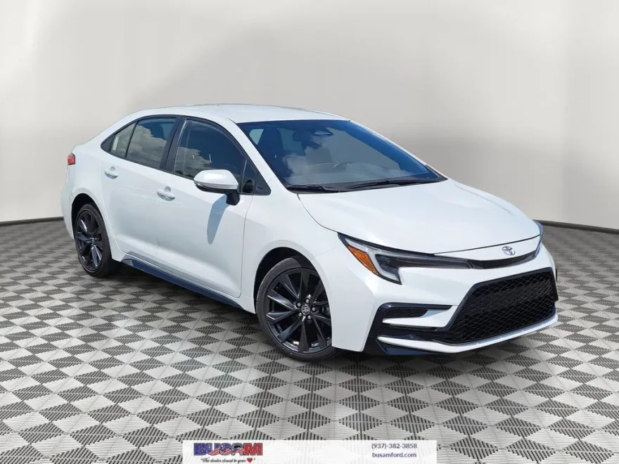 2023 Toyota Corolla SE photo 1