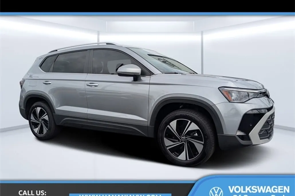 2025 Volkswagen Taos SE photo 1