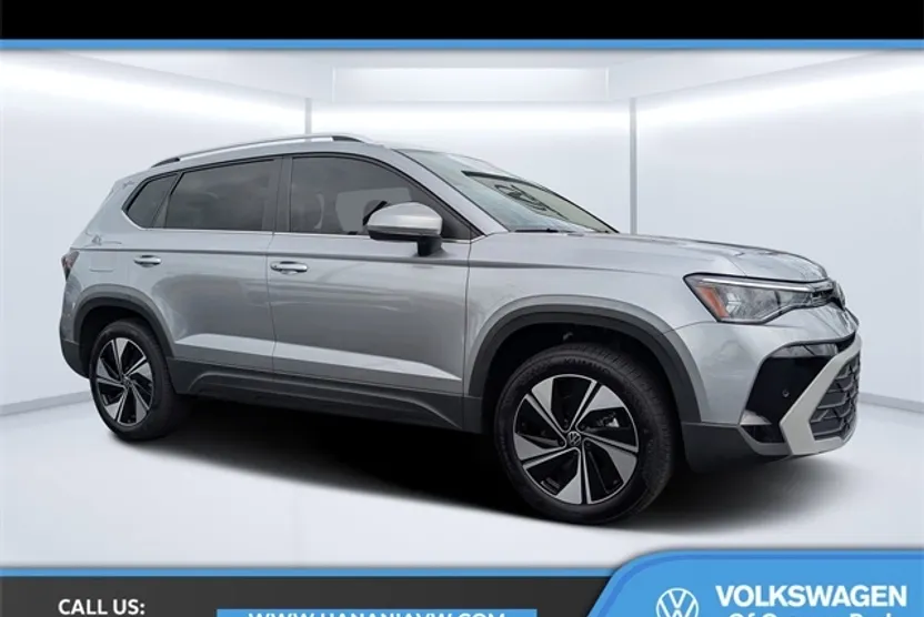 2025 Volkswagen Taos SE photo 1