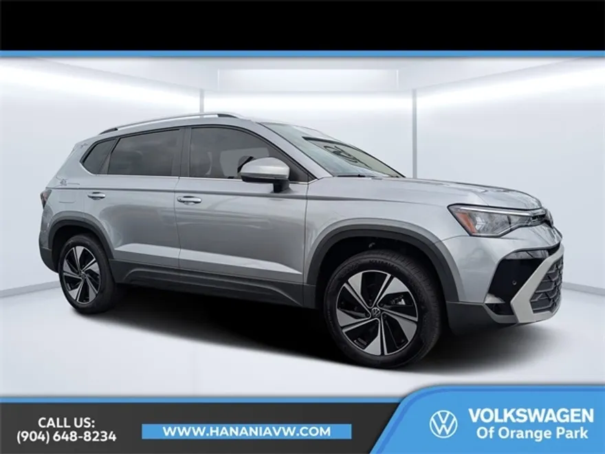 2025 Volkswagen Taos SE photo 1