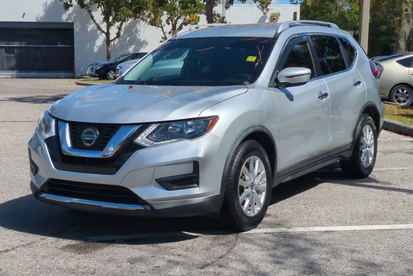 2018 Nissan Rogue SV photo 1