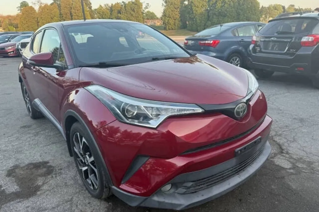 2018 Toyota C-HR XLE photo 1