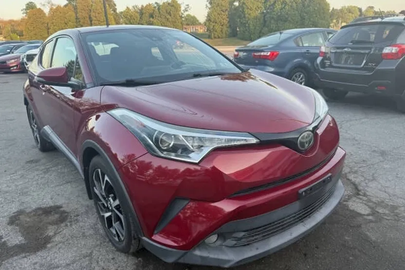 2018 Toyota C-HR XLE photo 1