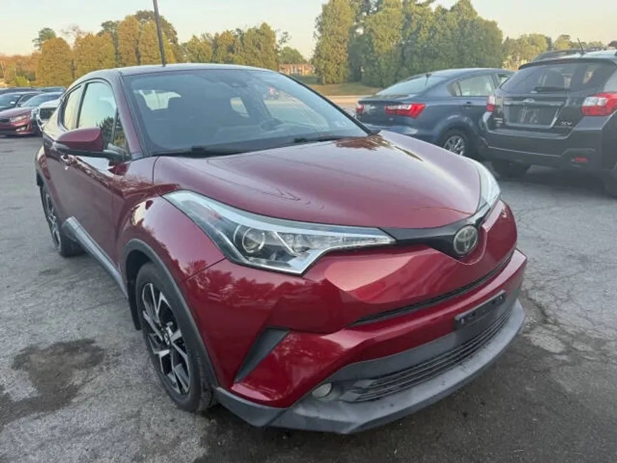 2018 Toyota C-HR XLE photo 1
