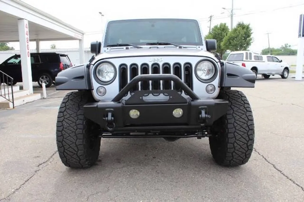 2015 Jeep Wrangler Unlimited Rubicon photo 1
