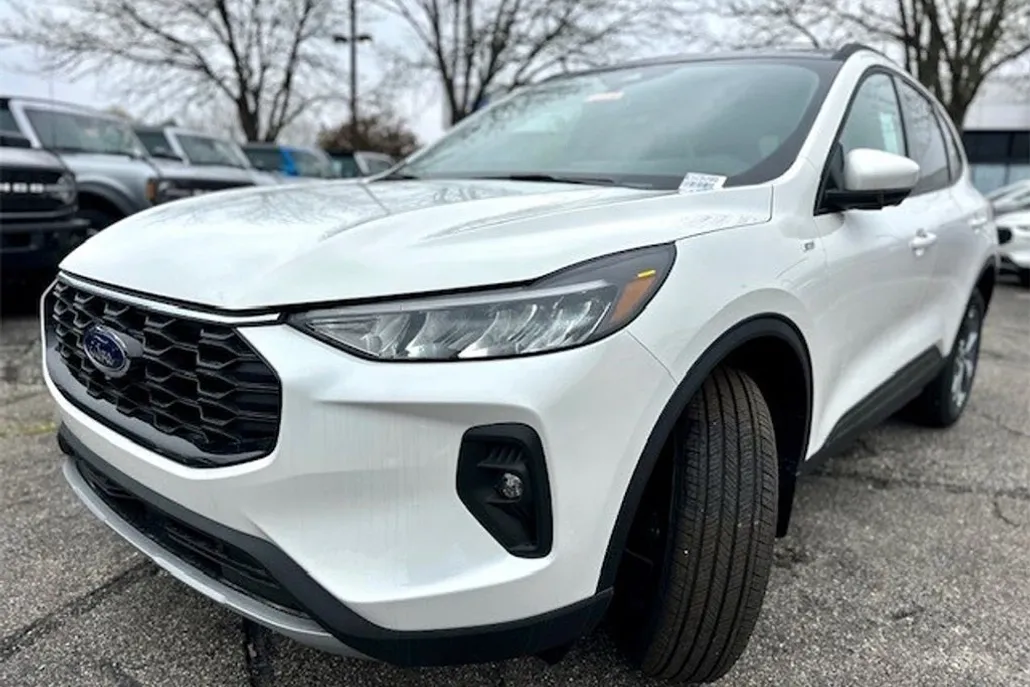 2025 Ford Escape Hybrid ST-Line Select photo 1