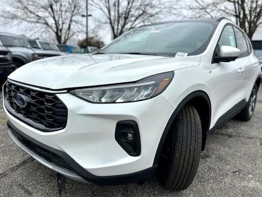 2025 Ford Escape Hybrid ST-Line Select photo 1