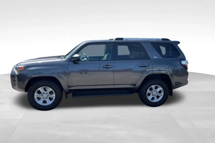 2022 Toyota 4Runner SR5 photo 1