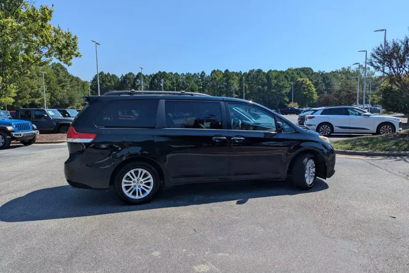2012 Toyota Sienna Base photo 1
