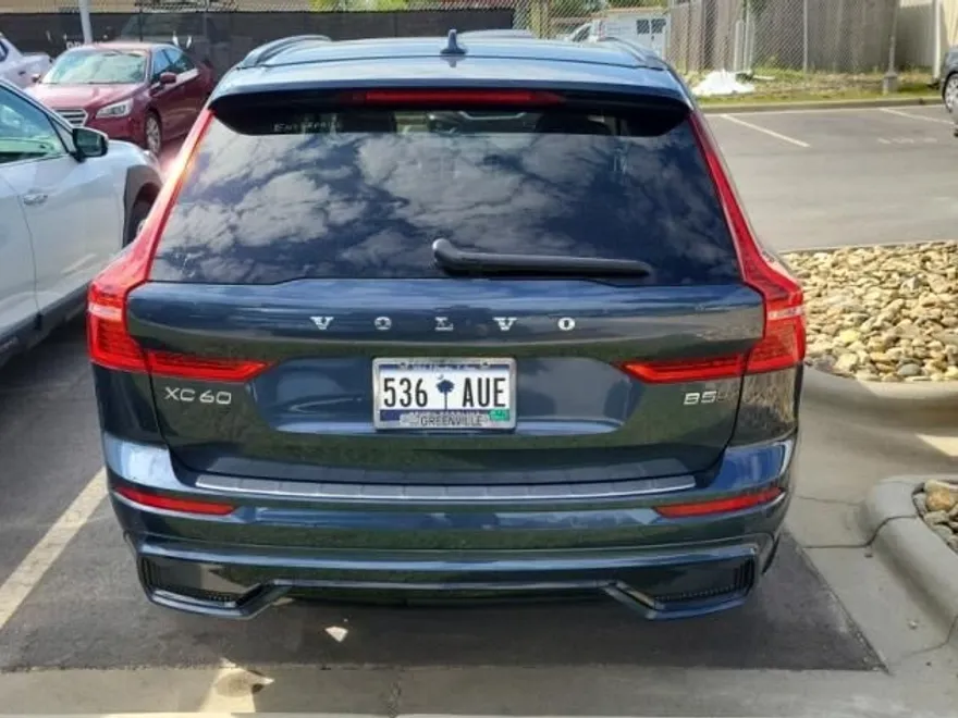 2024 Volvo XC60 B5 Ultimate photo 1
