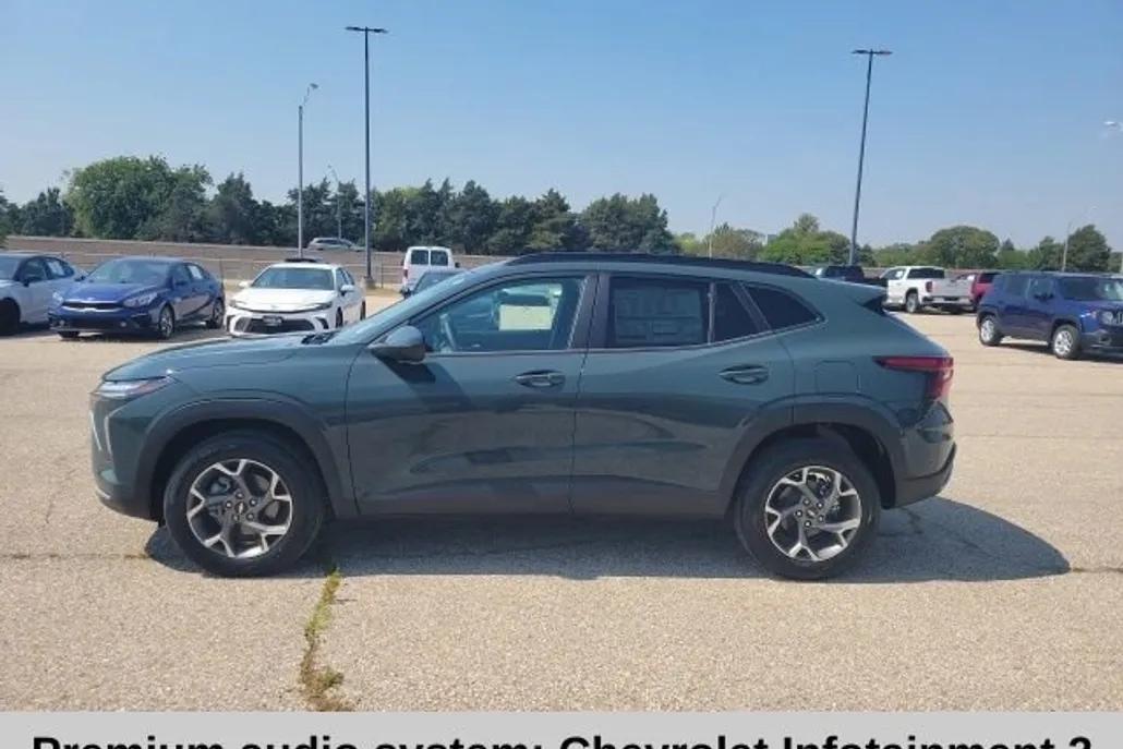 2026 Chevrolet Trax LT photo 1